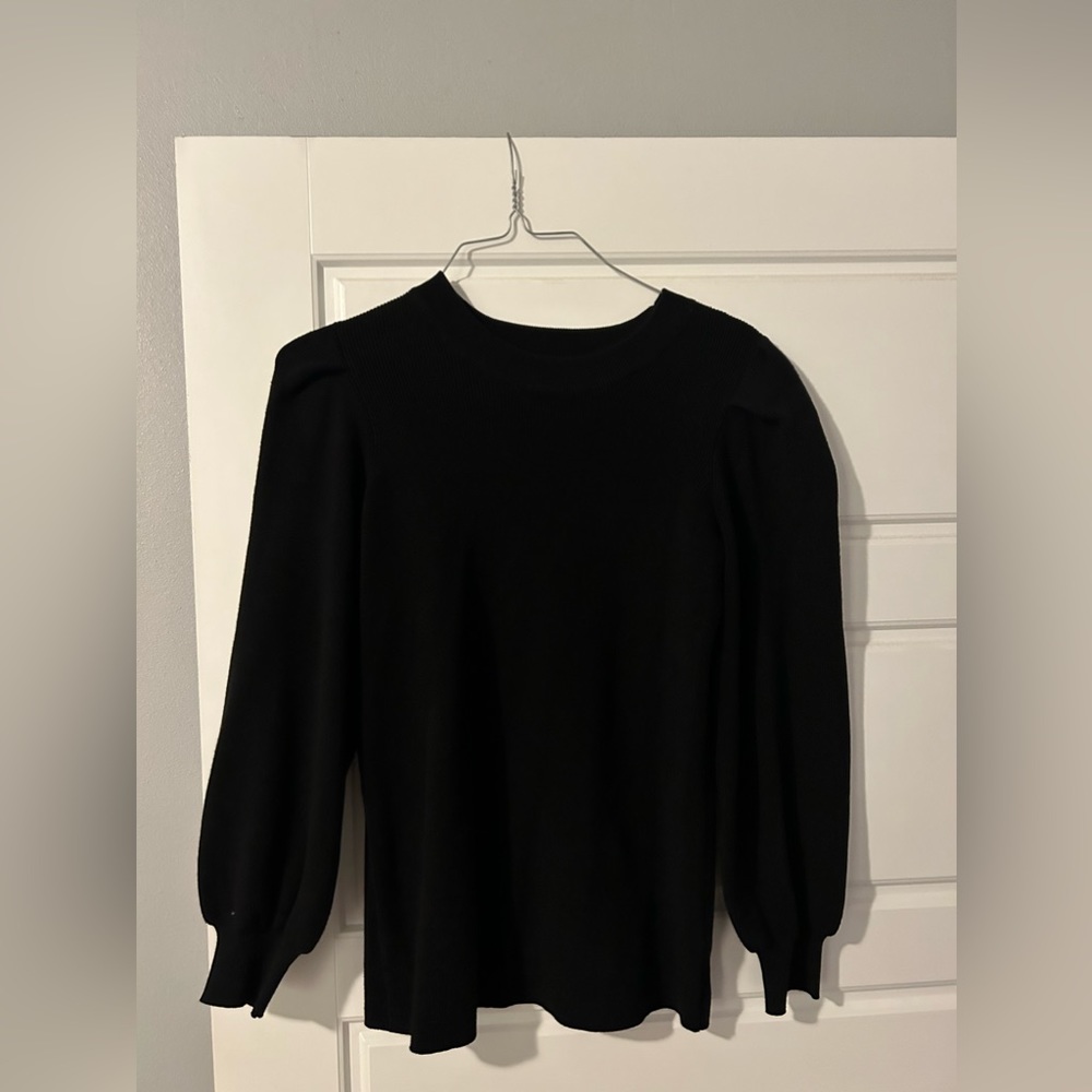NWOT Black puffy sleeves sweater